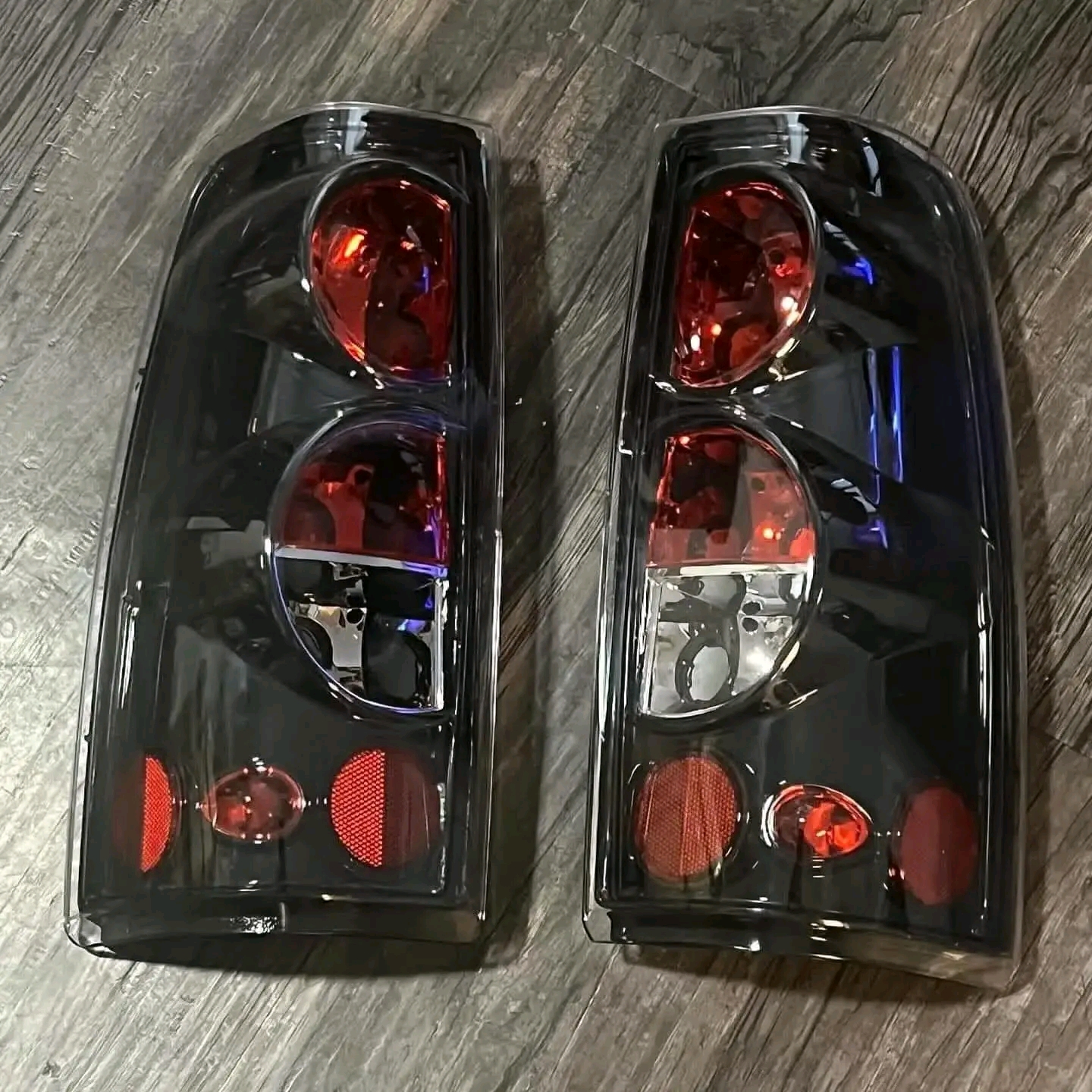 1999-2006 Chevy Silverado Tail Lights