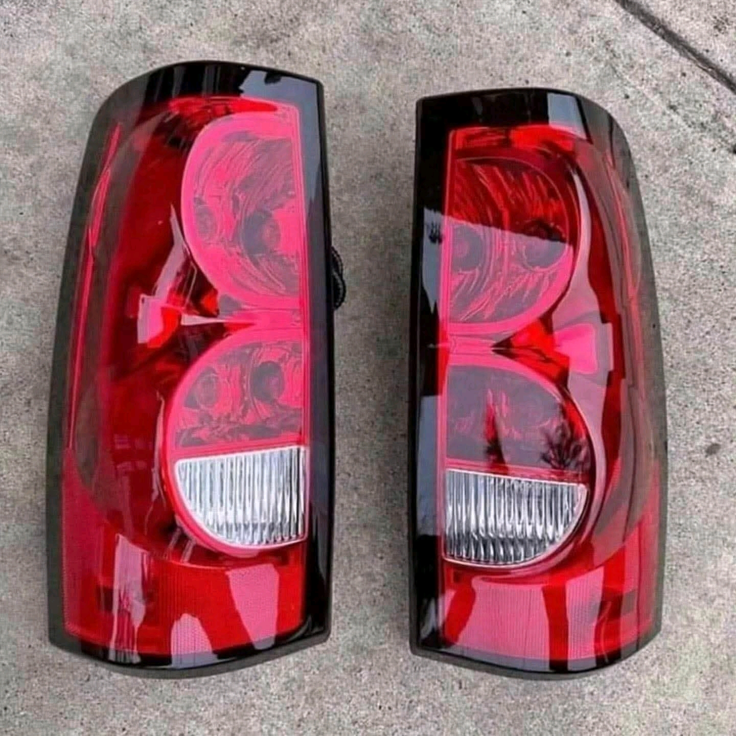 1999-2006 Chevy Silverado GMC Sierra OE-Style Tail Lights (Pair)