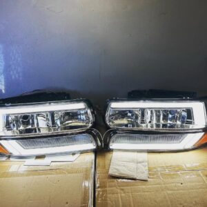 Replacement Headlights for Chevy Silverado 1999-2002 / Tahoe 1999-2006