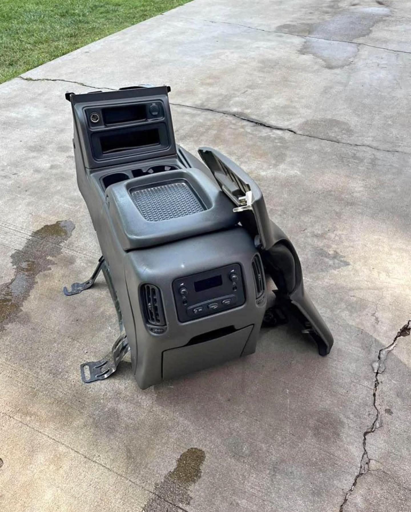 1999-2006 Chevy Silverado / GMC Sierra Katzkin Black Leather Power Bucket Seats OEM Center Console - Image 2