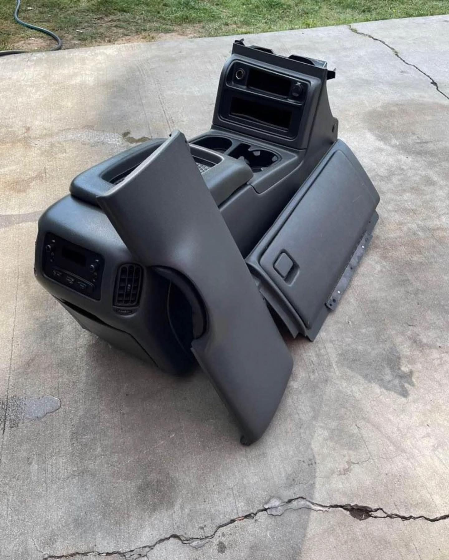1999-2006 Chevy Silverado / GMC Sierra Katzkin Black Leather Power Bucket Seats OEM Center Console - Image 3