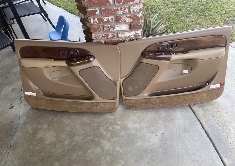 Chevy Silverado / GMC Sierra / Tahoe / Suburban / Yukon Wood Trim Door Panels with Controls & Kickers