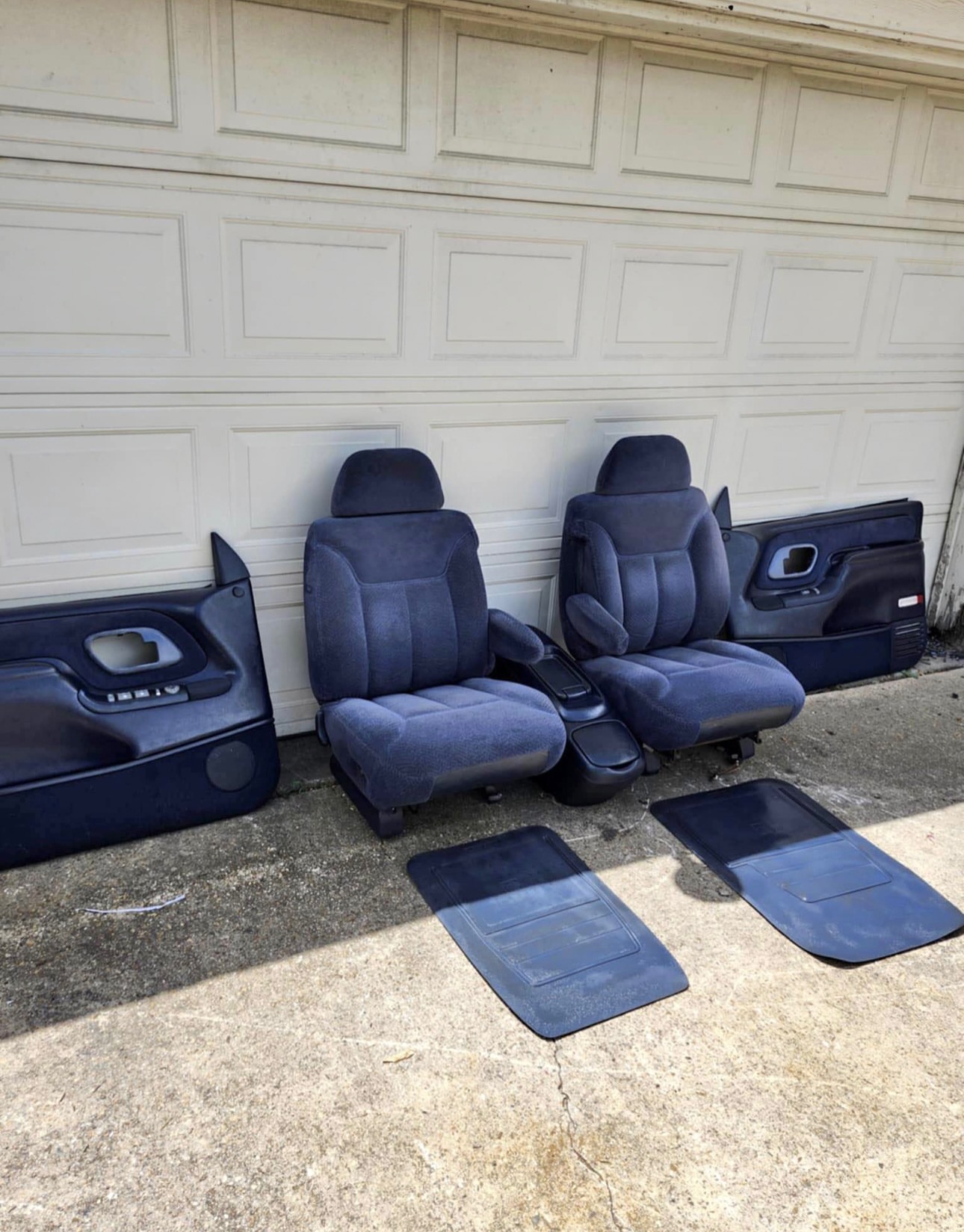 Obs Chevy Gmc Blue bucket seats with center console and door panels