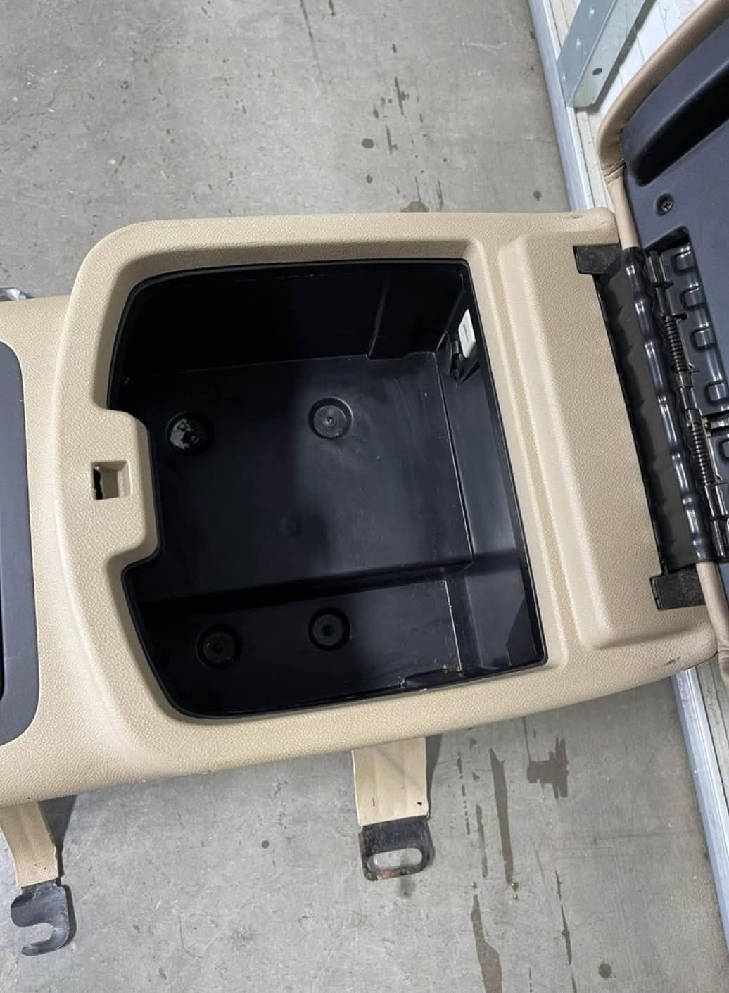 2007-2013 Chevrolet Silverado GMC Sierra Tan LT2 Center Console OEM Used (Excellent Condition) - Image 4